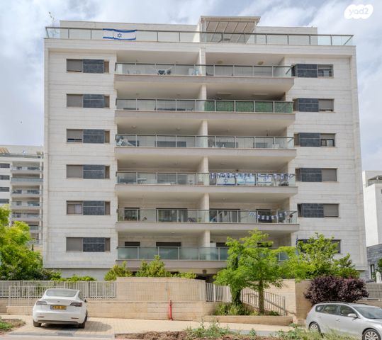 דירה, לוטם 12, הפרחים, חריש