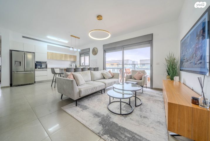 דירה, לוטם 12, הפרחים, חריש