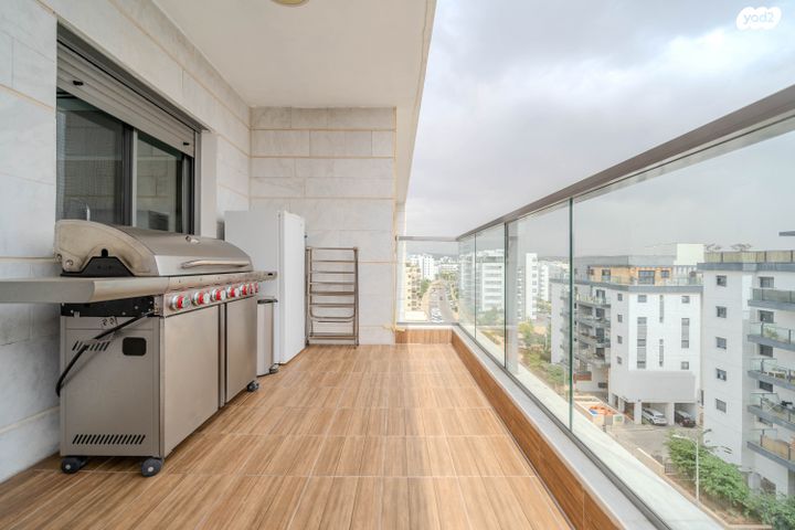 דירה, לוטם 12, הפרחים, חריש