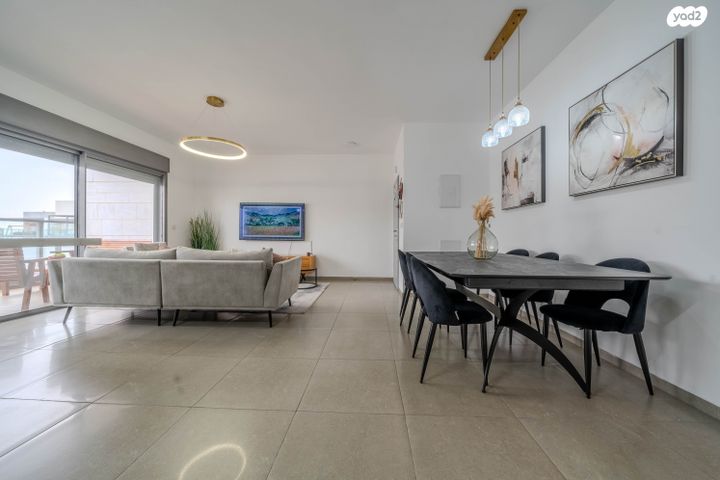 דירה, לוטם 12, הפרחים, חריש