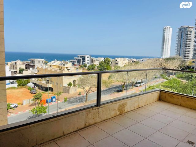 דירה, פייר קניג, נוף הטיילת, נתניה