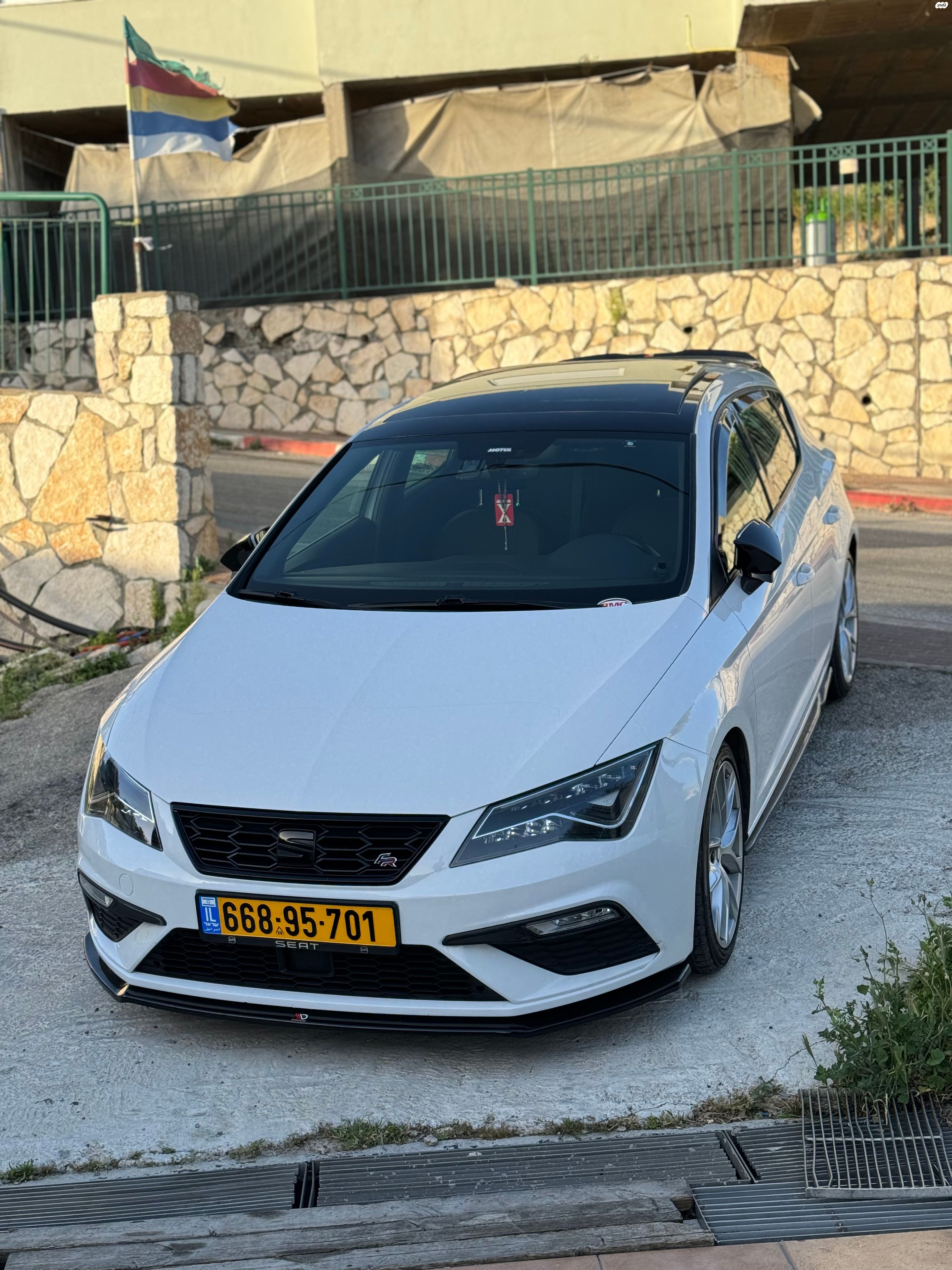 מודעת רכב סיאט לאון