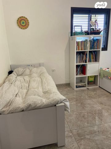 דירת גן, לוטם 14, לשם, עלי זהב