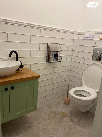 דירת גן, לוטם 14, לשם, עלי זהב