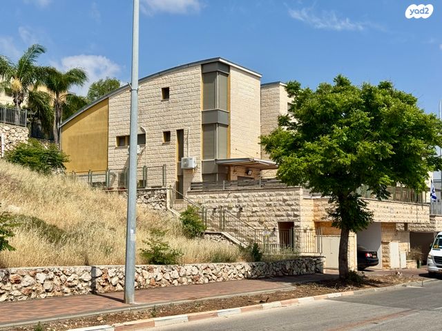 דו משפחתי, כרמיאל