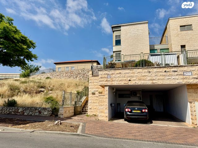 דו משפחתי, כרמיאל