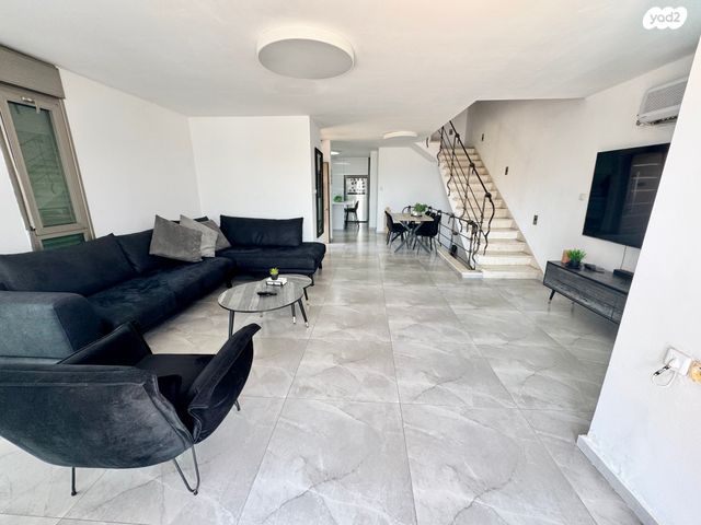 דו משפחתי, כרמיאל