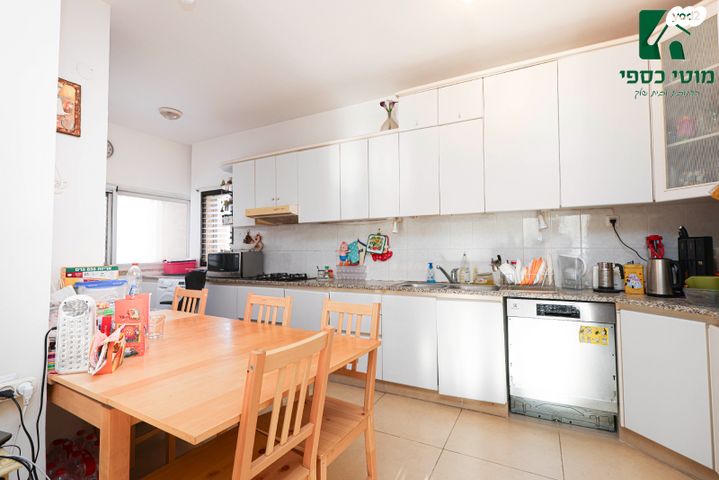 דירה, רבקה גובר, ראשונים, כפר סבא