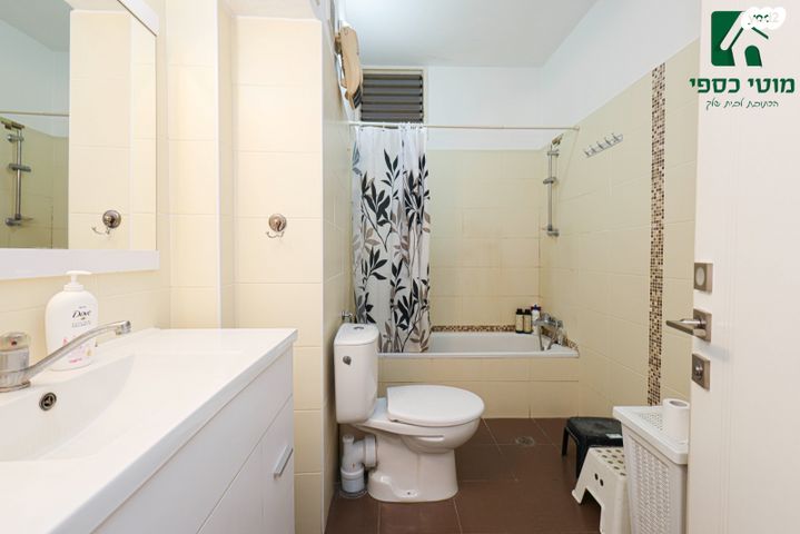 דירה, רבקה גובר, ראשונים, כפר סבא