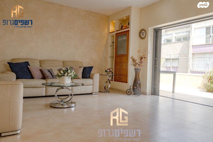 דופלקס, שיכוני מזרחי, כפר סבא