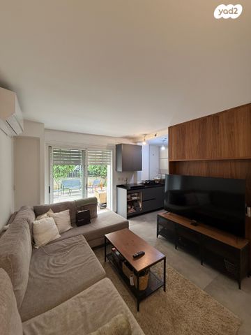 דירת גן, מעפילי אגוז 66, נווה חן, תל אביב יפו