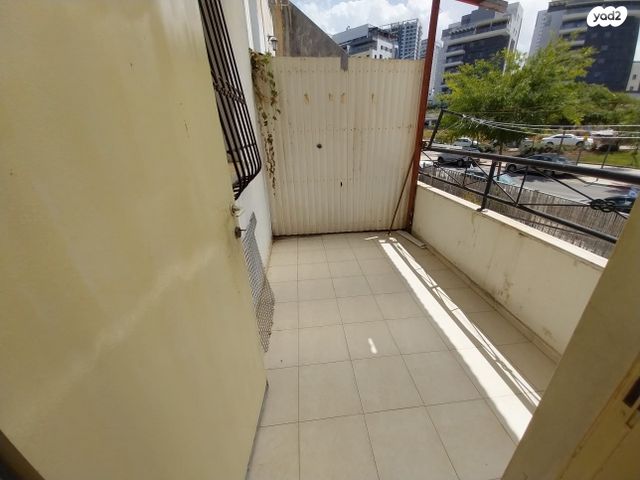 יחידת דיור, נחמיה, שיכוני המזרח, ראשון לציון