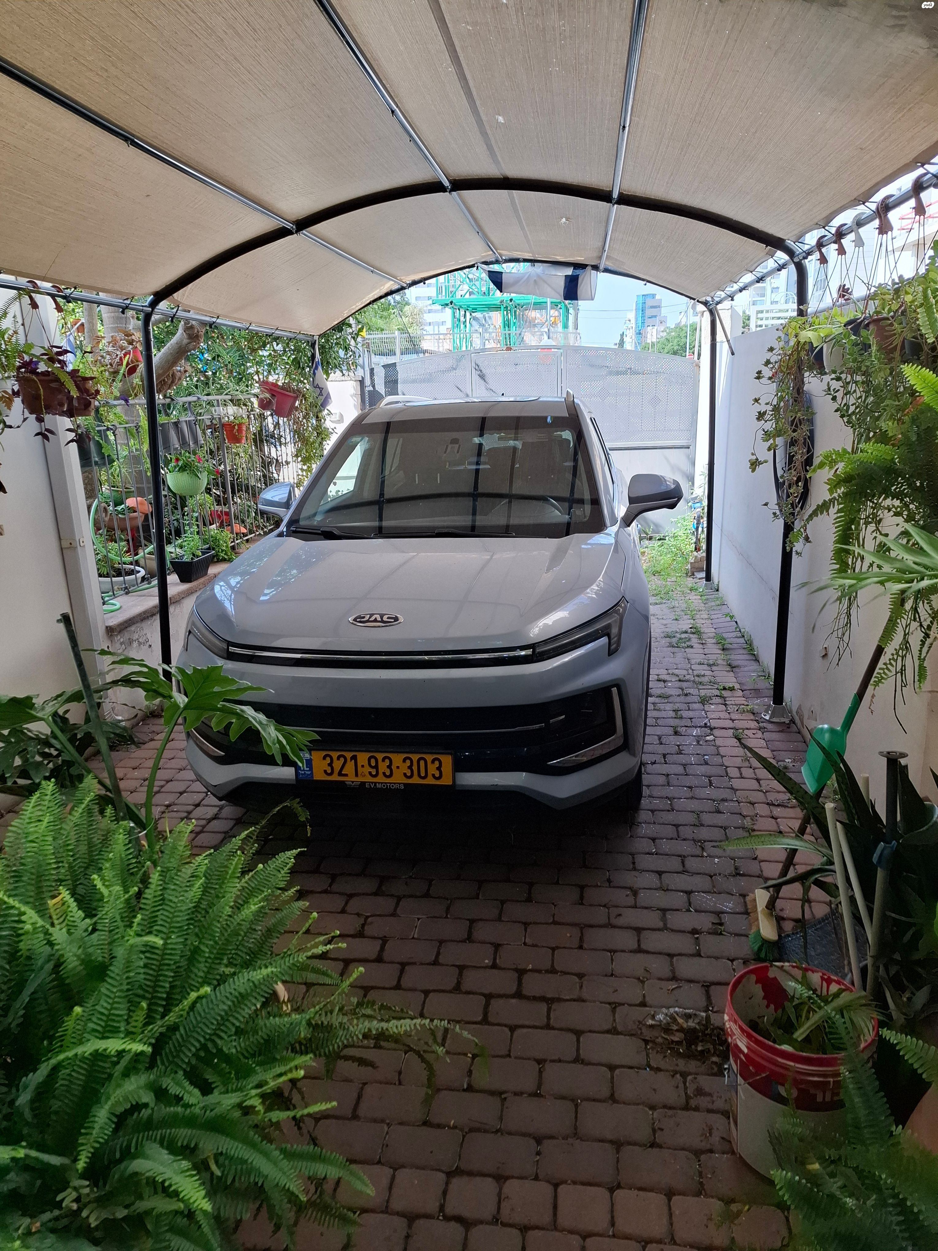 מודעת רכב ג׳יי.איי.סי E-JS4