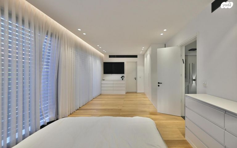 דו משפחתי, כפר סבא