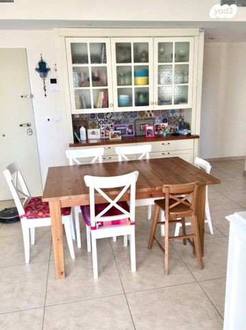 דירה, חנה רובינא, הרצליה