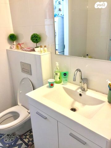 דירה, חנה רובינא, הרצליה