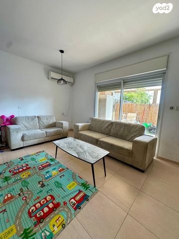 דירת גן, אלפי מנשה