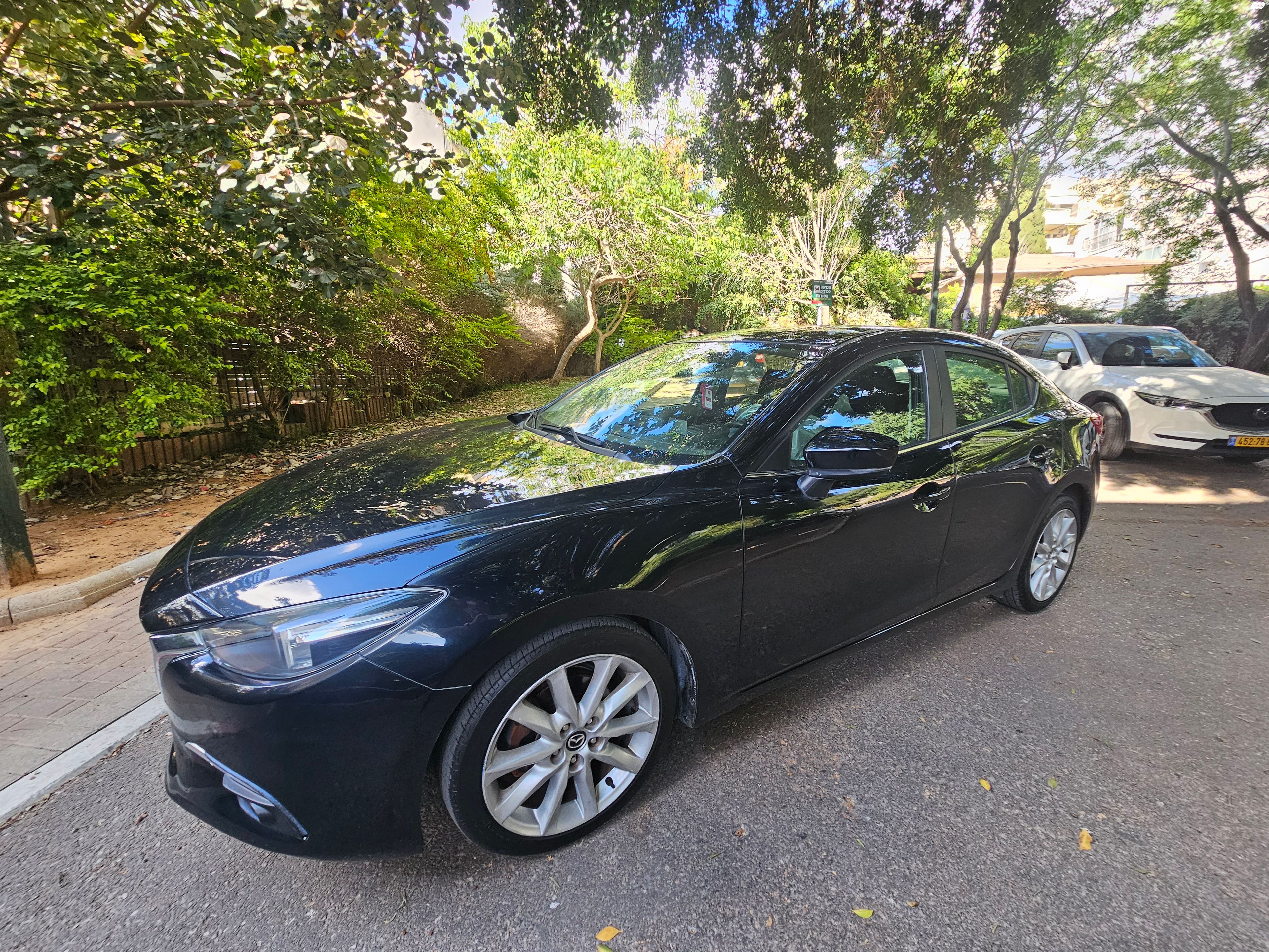 מודעת רכב מאזדה 3