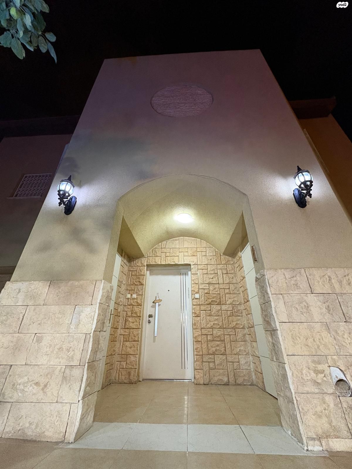 גבולות 12