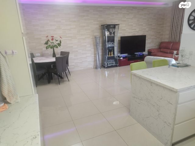 גג/ פנטהאוז, סירקין 3, מרכז העיר, קרית אתא