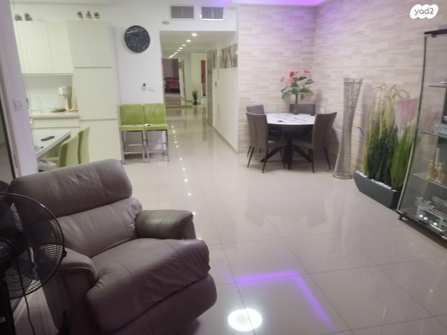 גג/ פנטהאוז, סירקין 3, מרכז העיר, קרית אתא