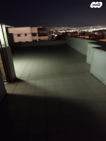 גג/ פנטהאוז, סירקין 3, מרכז העיר, קרית אתא