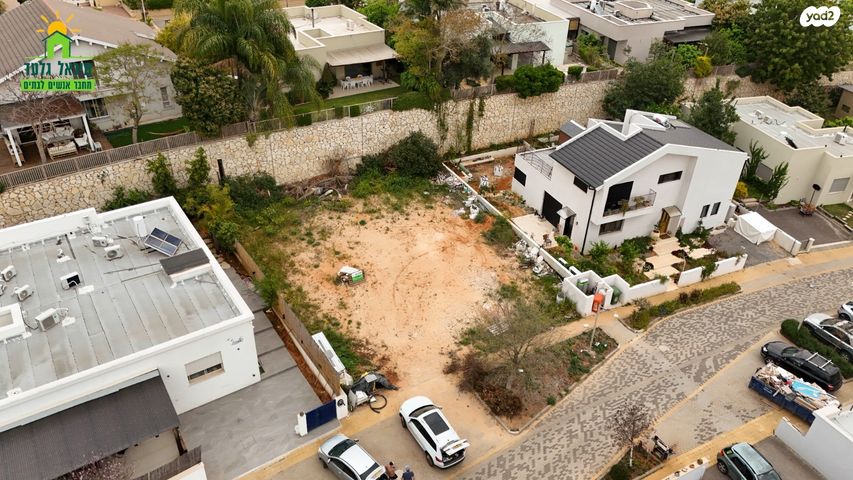 מגרשים, בחן