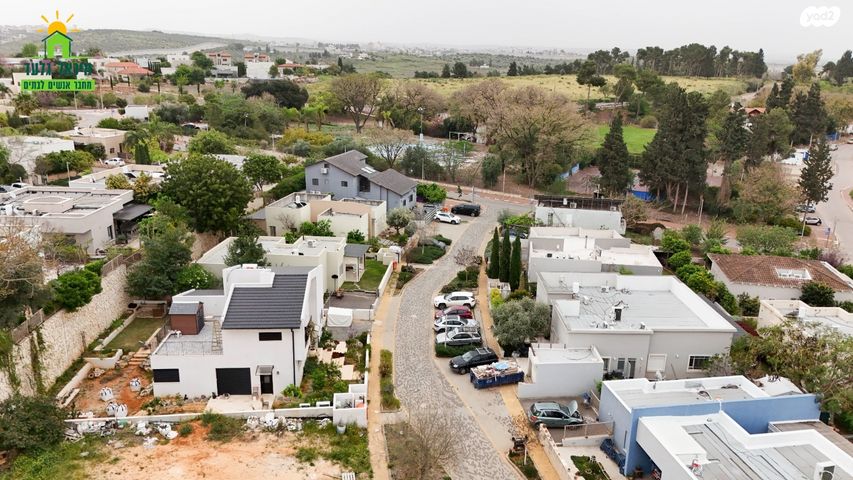 מגרשים, בחן