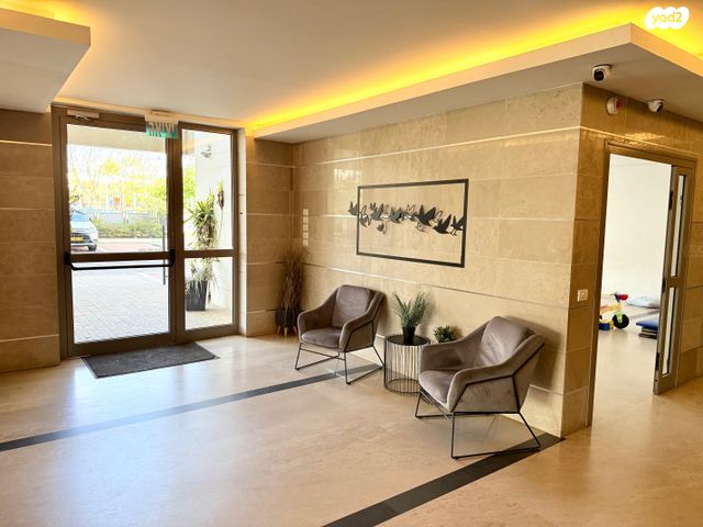 דירה, חנה רובינא, הרצליה