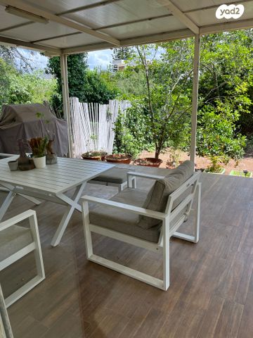 בית פרטי/ קוטג', הארז, כפר ורדים