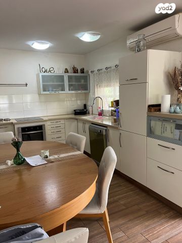 בית פרטי/ קוטג', הארז, כפר ורדים