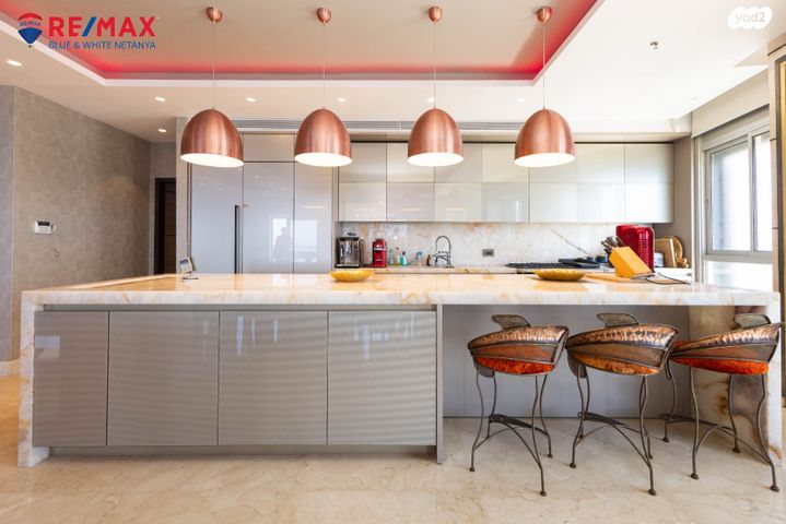 דירה, יוסף לפיד, גלי הים, נתניה