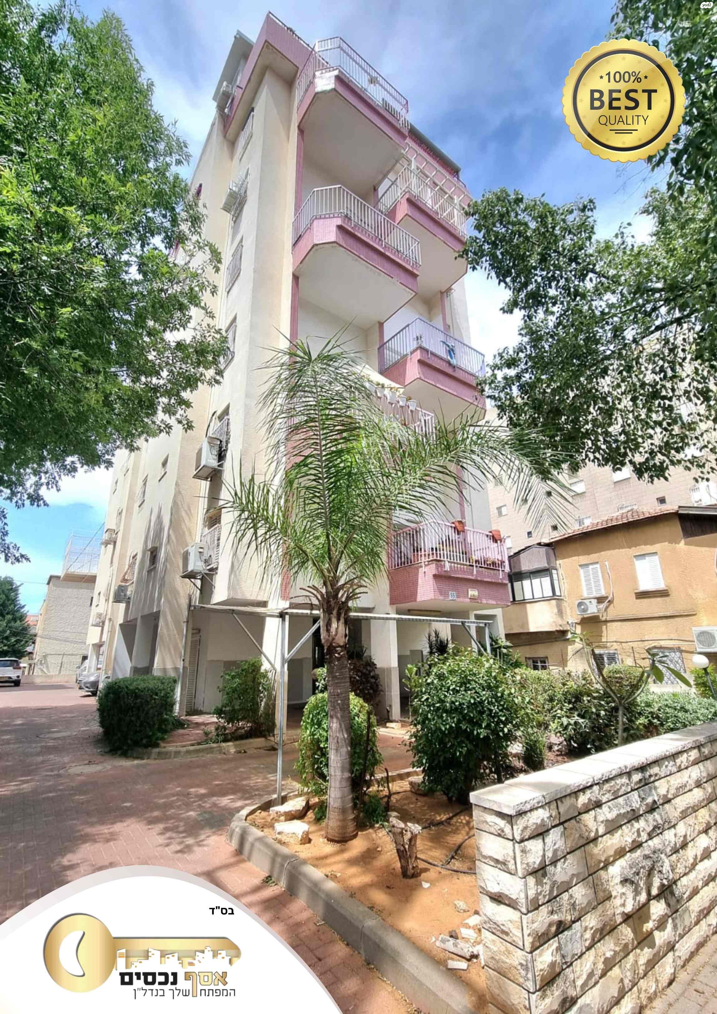 מנשה קפרא 