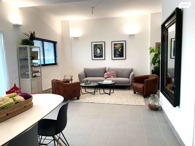 דירה, שדרות המגינים, שער פלמר, תחנת רכבת השמונה, חיפה