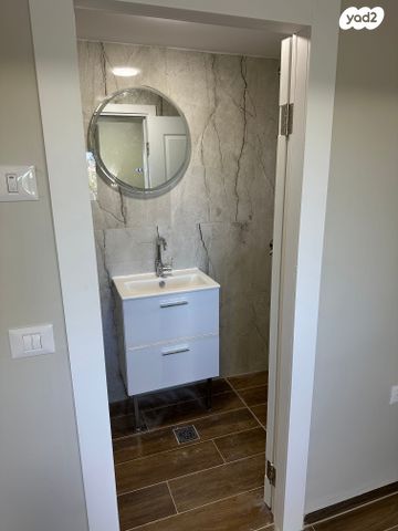 דירה, א.י. שחראי, בית וגן, ירושלים