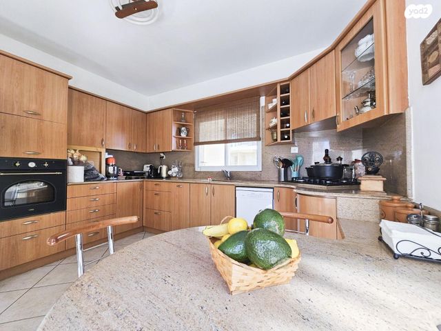 טריפלקס, מגדל עוז, הנחלים, מודיעין מכבים רעות