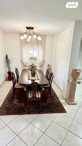 טריפלקס, מגדל עוז, הנחלים, מודיעין מכבים רעות