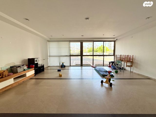 דירה, חנה רובינא, הרצליה