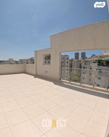 גג/ פנטהאוז, אהרון כצנלסון, נווה גן, פתח תקווה