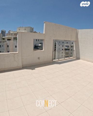 גג/ פנטהאוז, אהרון כצנלסון, נווה גן, פתח תקווה