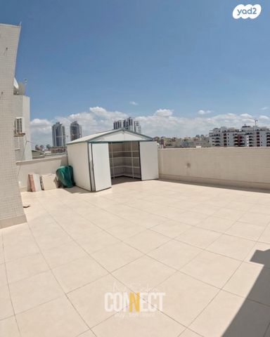 גג/ פנטהאוז, אהרון כצנלסון, נווה גן, פתח תקווה