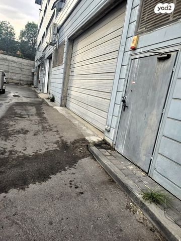 מבני תעשיה, מפעלי נחם הר טוב