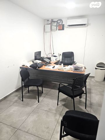 מבני תעשיה, מפעלי נחם הר טוב