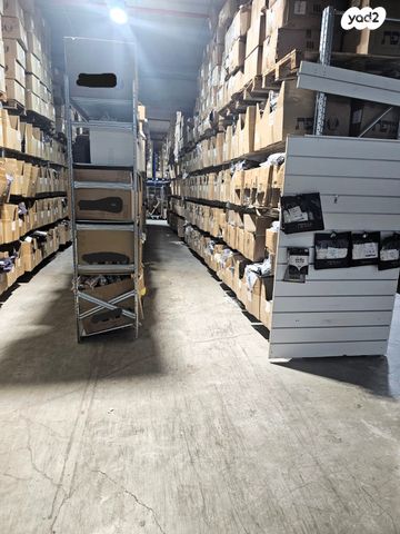 מבני תעשיה, מפעלי נחם הר טוב