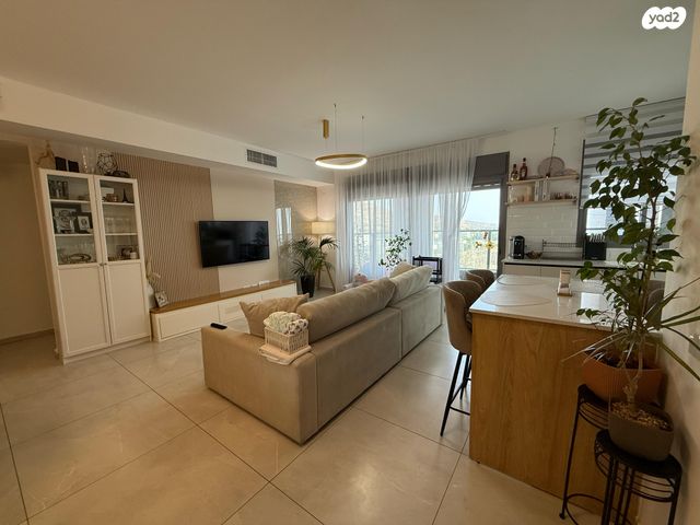 דירה, רזיאל 50, החותרים, טירת כרמל