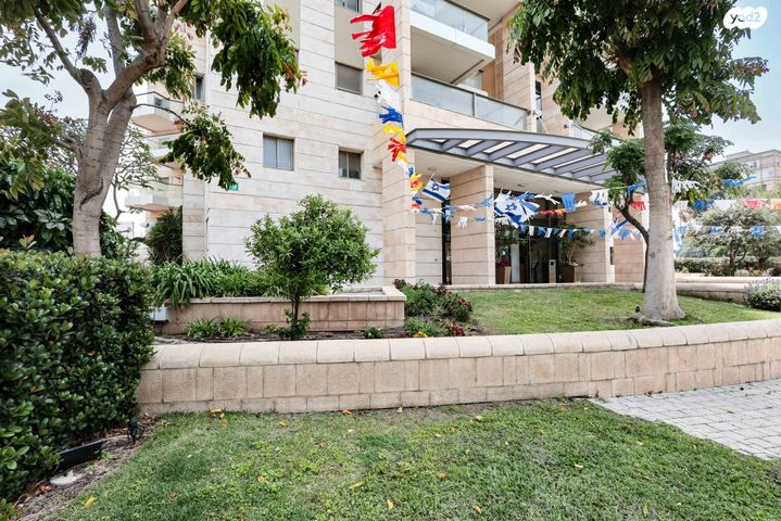 דירה, שדרת התמרים 9, שכונת בן גוריון, מרכז העיר ג', רמת גן