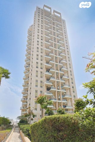 דירה, שדרת התמרים 9, שכונת בן גוריון, מרכז העיר ג', רמת גן