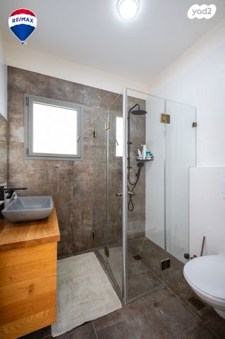 דו משפחתי, אח"י אילת, זכרון יעקב