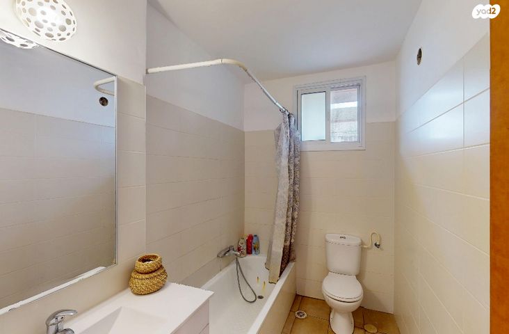 דירת גן, שלום בנייך, כוכב יעקב, כוכב יעקב