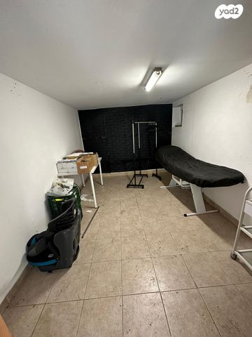 דירת גן, יצחק שדה, גבעת הרקפות, גבעת תל חי, קרית אתא